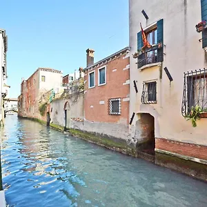  Appartement San Barnaba On The Canal